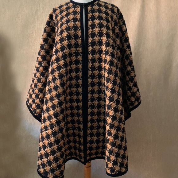 Vintage Black & Camel Houndstooth Wool Cape with Matching Scarf - Picture 2 of 11